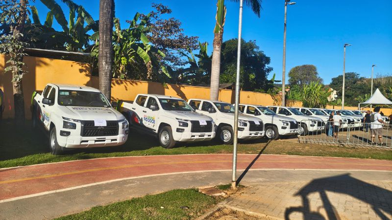 38 caminhonetes tipo pick-up destinadas à área da saúde